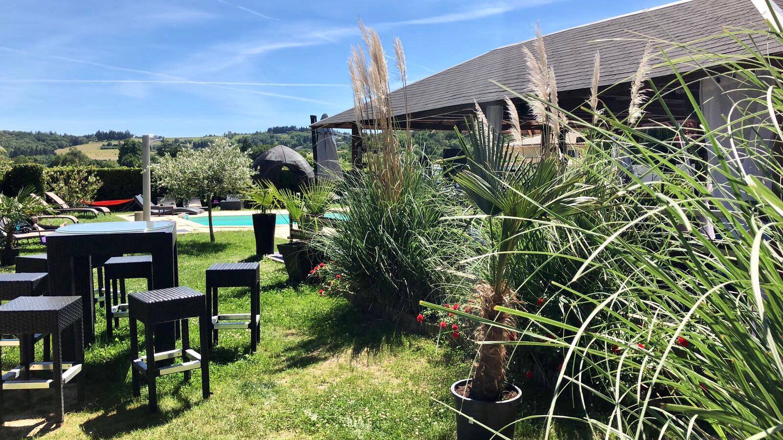 Jardin et terrasse extérieure de la Villa 444