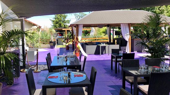 Déjeuner sur la terrasse